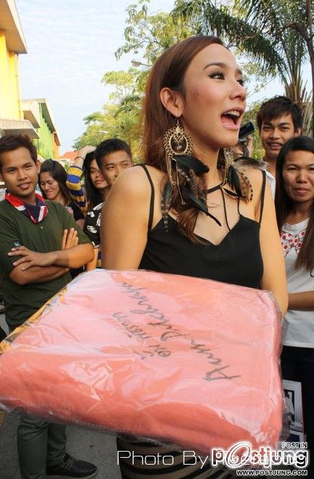 Superstar วันเบาๆเเต่สวยไม่เบาของเธอ"อั้ม พัชราภา"ร่วมกิจกรรมน่ารักๆกับเเฟนคลับ!!!