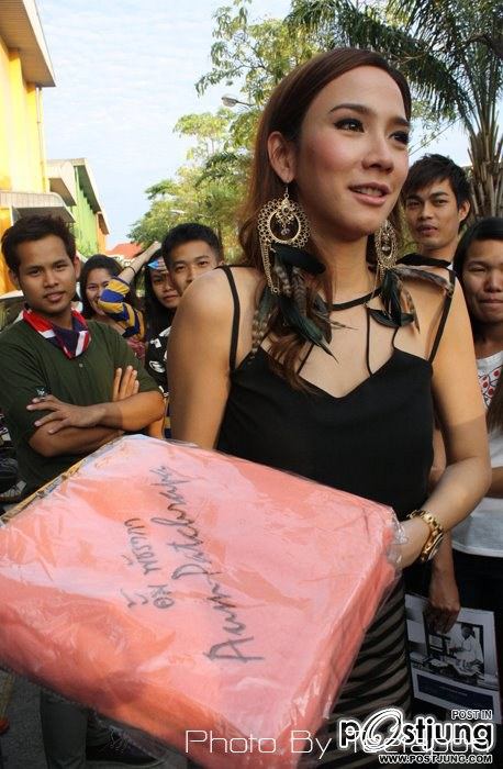 Superstar วันเบาๆเเต่สวยไม่เบาของเธอ"อั้ม พัชราภา"ร่วมกิจกรรมน่ารักๆกับเเฟนคลับ!!!