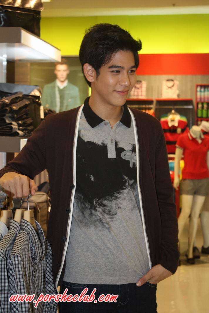 พอร์ช ศรัณย์ ใน งานประกวด U Guys by guy guy Laroche @ โรบินสัน รัตนาธิเบต ค่ะ