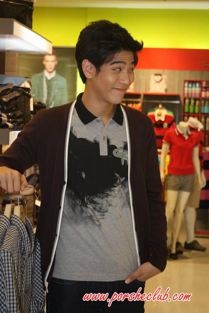 พอร์ช ศรัณย์ ใน งานประกวด U Guys by guy guy Laroche @ โรบินสัน รัตนาธิเบต ค่ะ