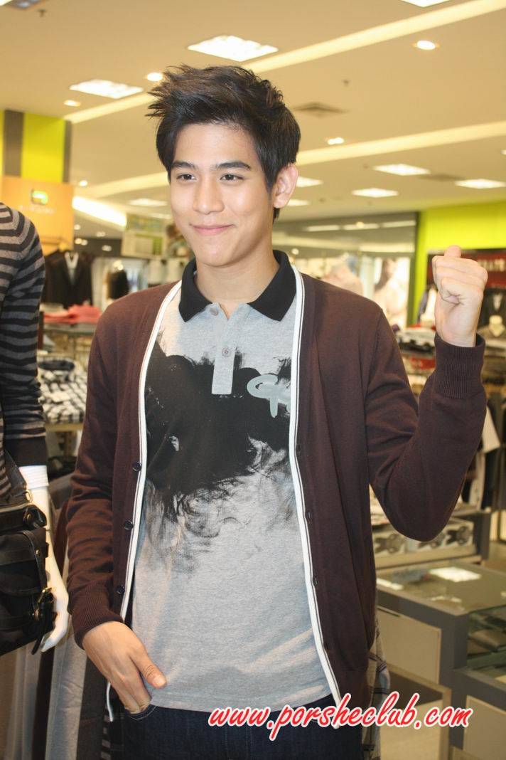 พอร์ช ศรัณย์ ใน งานประกวด U Guys by guy guy Laroche @ โรบินสัน รัตนาธิเบต ค่ะ