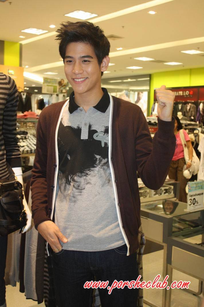 พอร์ช ศรัณย์ ใน งานประกวด U Guys by guy guy Laroche @ โรบินสัน รัตนาธิเบต ค่ะ