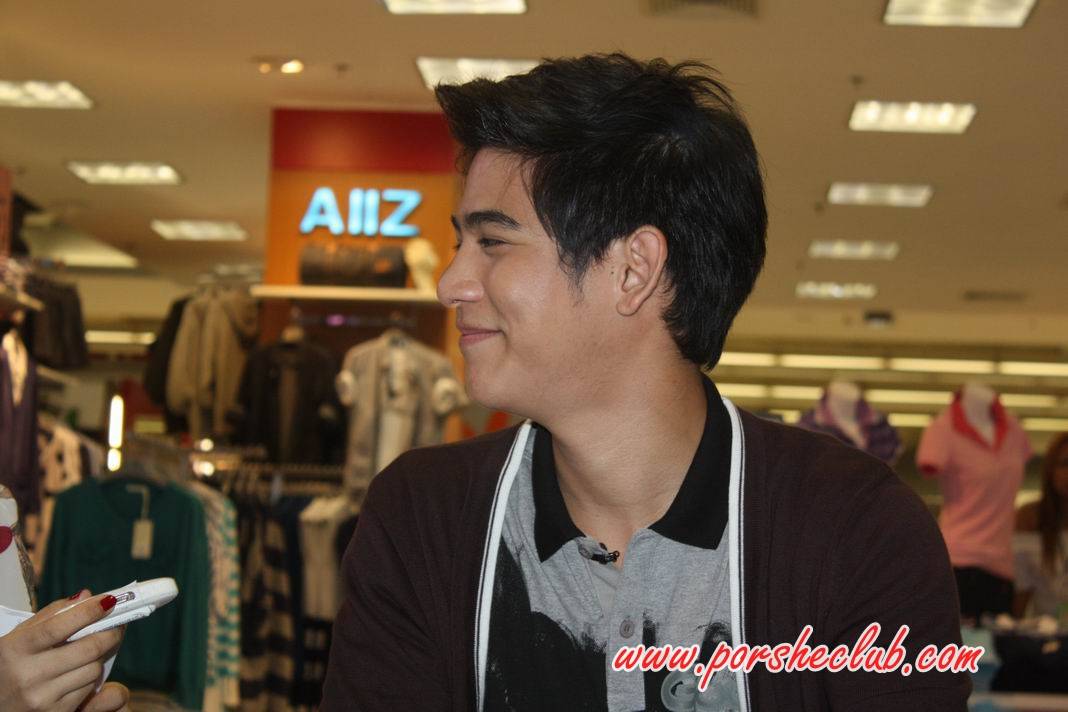 พอร์ช ศรัณย์ ใน งานประกวด U Guys by guy guy Laroche @ โรบินสัน รัตนาธิเบต ค่ะ