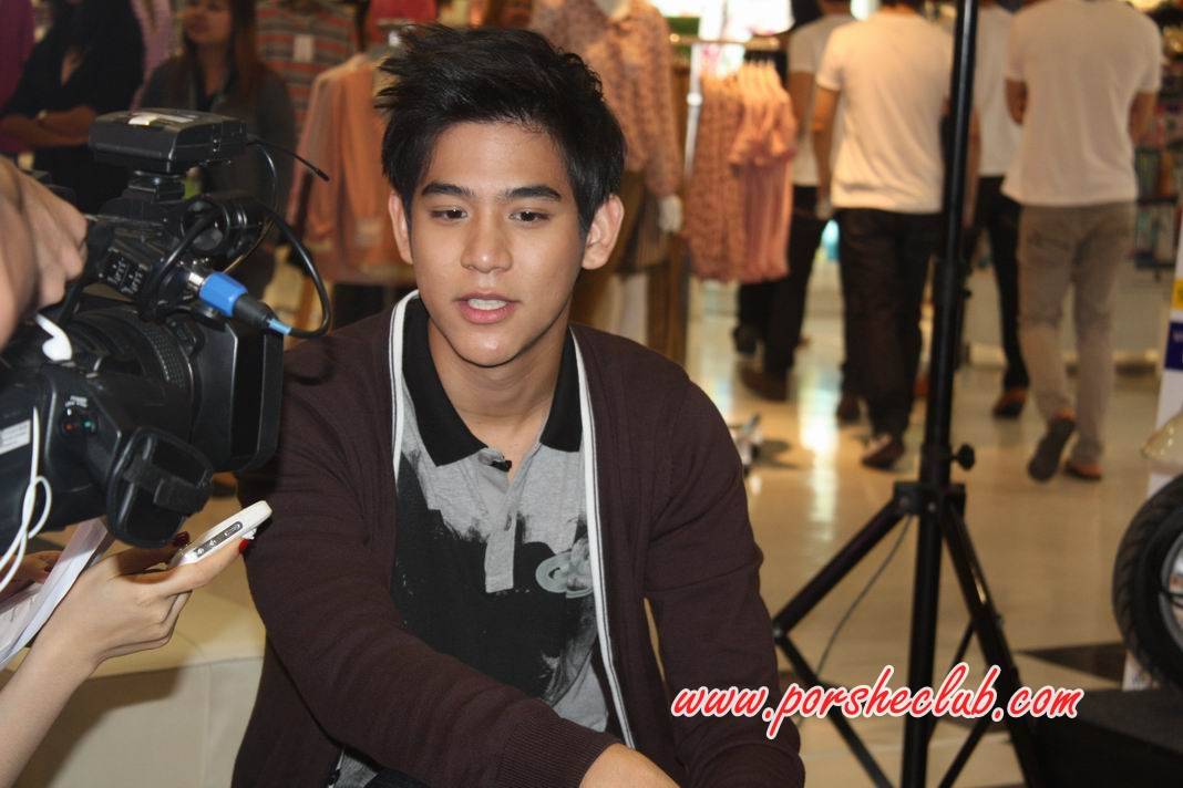 พอร์ช ศรัณย์ ใน งานประกวด U Guys by guy guy Laroche @ โรบินสัน รัตนาธิเบต ค่ะ