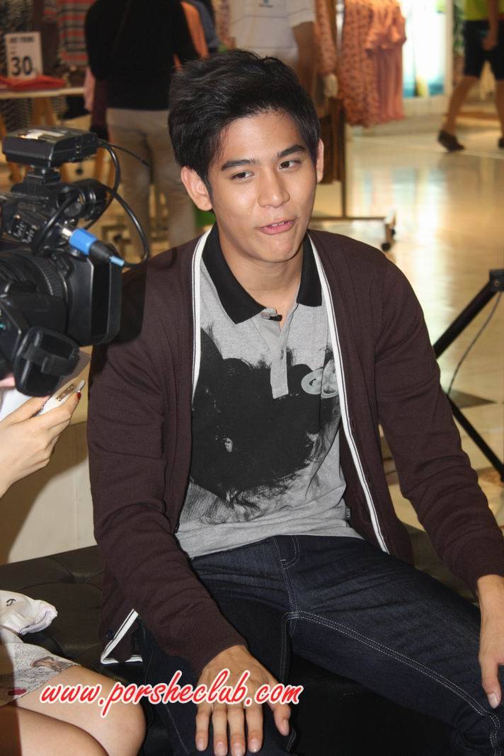 พอร์ช ศรัณย์ ใน งานประกวด U Guys by guy guy Laroche @ โรบินสัน รัตนาธิเบต ค่ะ