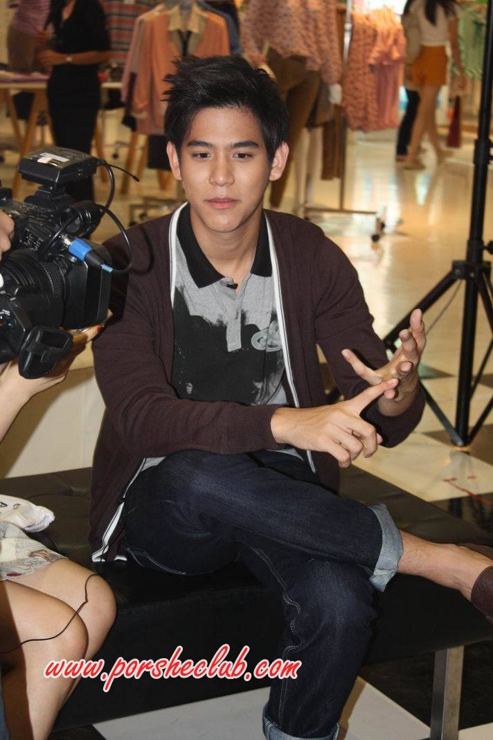 พอร์ช ศรัณย์ ใน งานประกวด U Guys by guy guy Laroche @ โรบินสัน รัตนาธิเบต ค่ะ