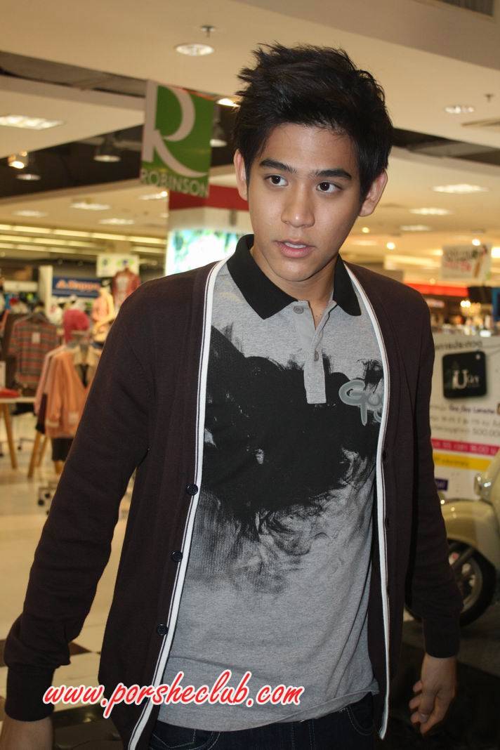 พอร์ช ศรัณย์ ใน งานประกวด U Guys by guy guy Laroche @ โรบินสัน รัตนาธิเบต ค่ะ