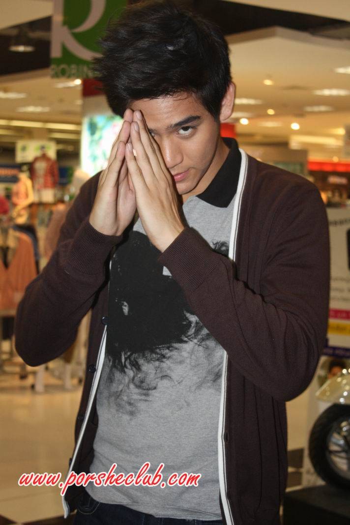 พอร์ช ศรัณย์ ใน งานประกวด U Guys by guy guy Laroche @ โรบินสัน รัตนาธิเบต ค่ะ