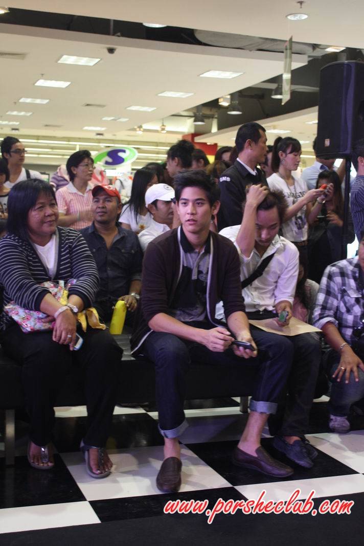 พอร์ช ศรัณย์ ใน งานประกวด U Guys by guy guy Laroche @ โรบินสัน รัตนาธิเบต ค่ะ