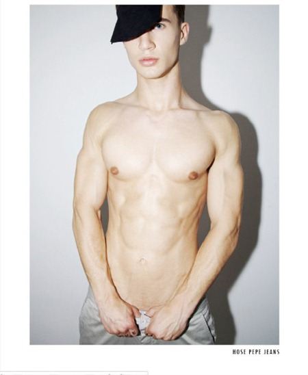 VANGARDIST MAGAZINE: NIKI WIMMER IN "TAKE TWO" BY PHOTOGRAPHER LAURA KARASINSKI