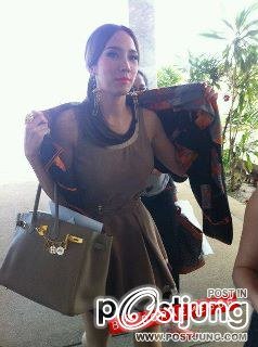 "อั้ม พัชราภา"สวยเริ่ด@สุวรรณภูมิ 17-01-12 !!!!