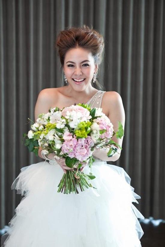 เจนี่ เทียนโพธิ์สุวรรณ @ WEDDING GURU vol. 1 no. 12 January 2012