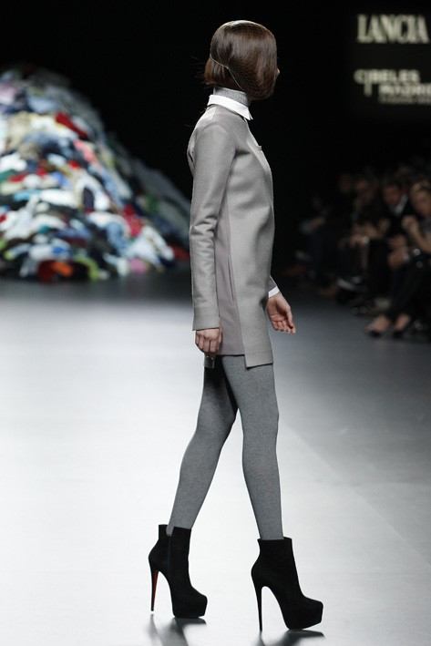 Davidelfin Fall/Winter 2011.2012 Di&oacute;genes Syndrome runway show