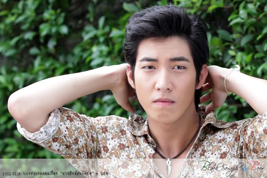 โตโน่และเหล่านักแสดง @ งานบวงสรวงละคร"นางสิงห์สะบัดช่อ"