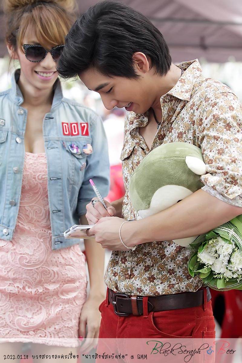 โตโน่และเหล่านักแสดง @ งานบวงสรวงละคร"นางสิงห์สะบัดช่อ"
