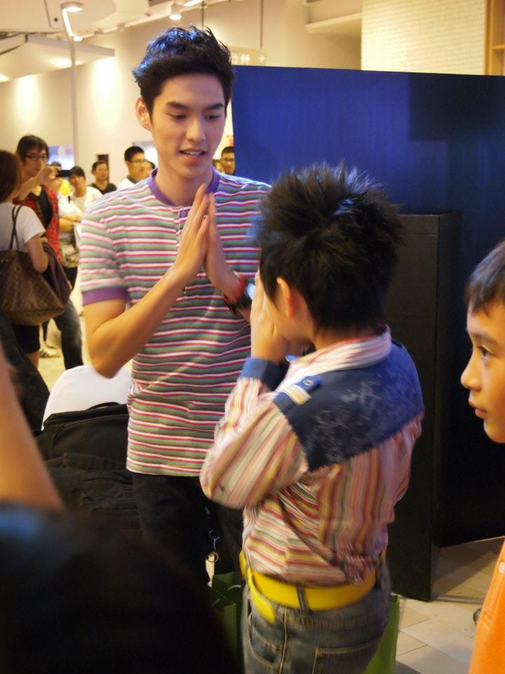 บอส นวไพบูลย์ หนุ่มหล่อมาดกวน ใน ...กู เพื่อนกันจนวันตาย