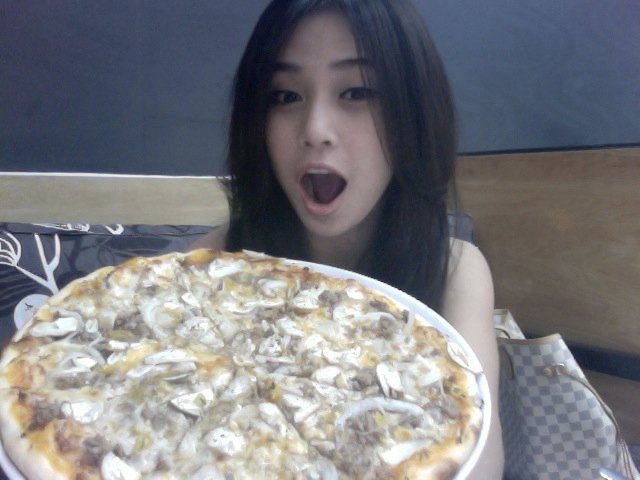 ปลื้ม พี่คนนี้น่ารักมากๆค่ะ..