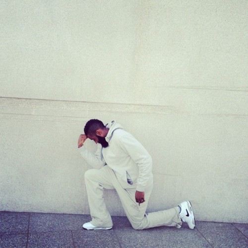 ทีโบว์ ท่าถ่ายรูปเทรนด์แรกแห่งปี แทนที่แพลงกิ้ง