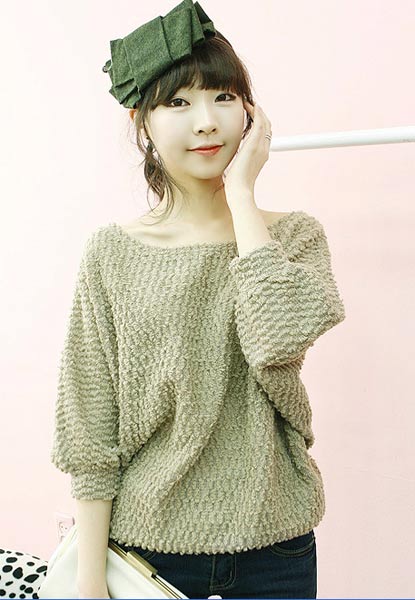 1. สีเหลืองอมเขียว