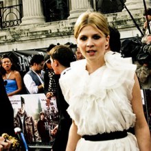 ชอบงานแต่งงานเธอในหนังอ่ะ  ชุดแต่งงานสวยดีIA AT THE HARRY POTTER AND THE DEATHLY HALLOWS 2 PREMIERE