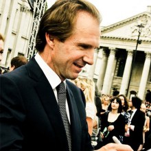 IA AT THE HARRY POTTER AND THE DEATHLY HALLOWS 2 PREMIERE IN LONDON: PHOTOS OF RALPH FIENNES BY PHOT