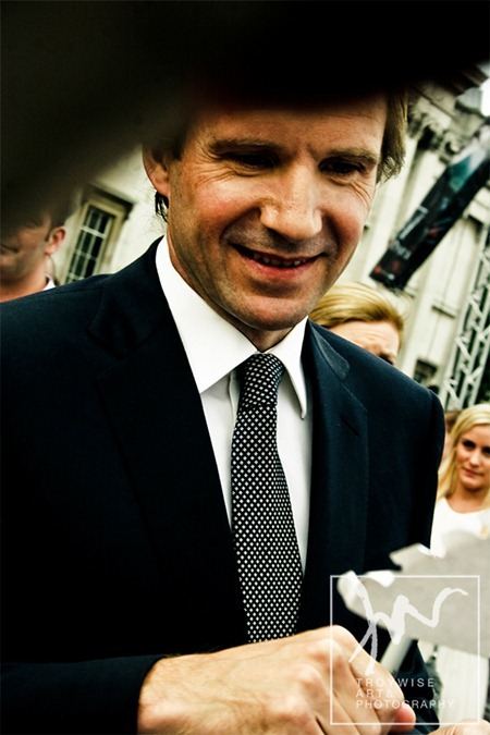 IA AT THE HARRY POTTER AND THE DEATHLY HALLOWS 2 PREMIERE IN LONDON: PHOTOS OF RALPH FIENNES BY PHOT