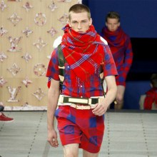 PARIS FASHION WEEK: LOUIS VUITTON SPRING 2012
