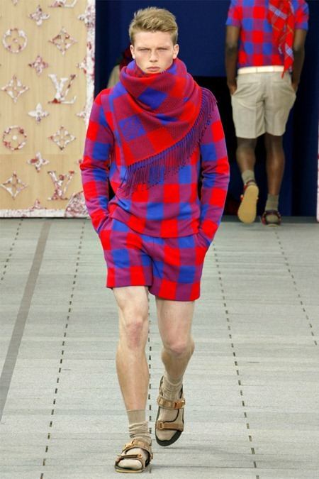 PARIS FASHION WEEK: LOUIS VUITTON SPRING 2012