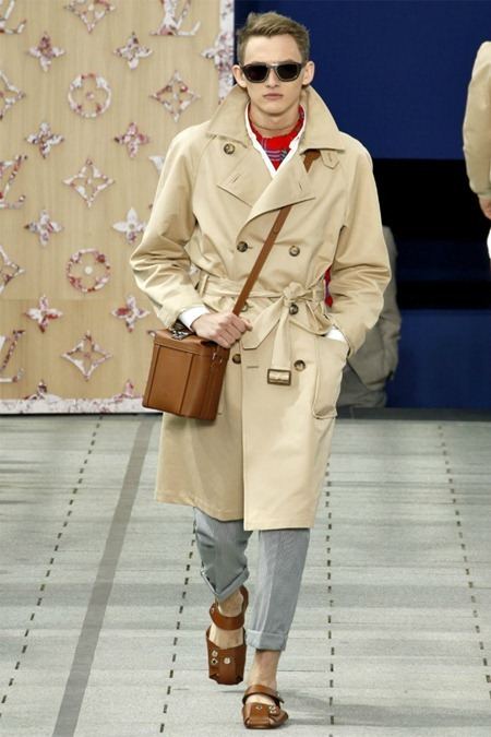 PARIS FASHION WEEK: LOUIS VUITTON SPRING 2012