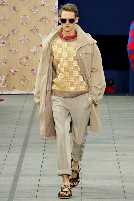 PARIS FASHION WEEK: LOUIS VUITTON SPRING 2012