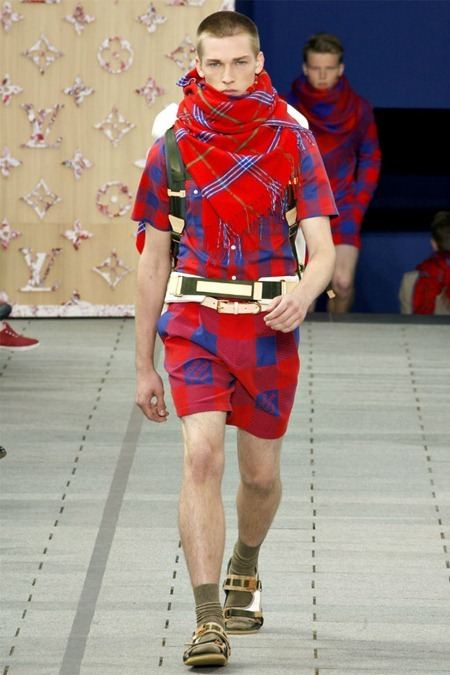 PARIS FASHION WEEK: LOUIS VUITTON SPRING 2012