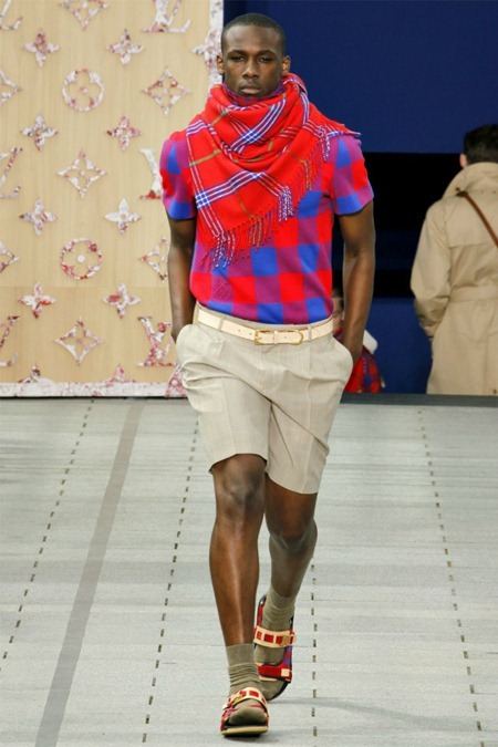PARIS FASHION WEEK: LOUIS VUITTON SPRING 2012