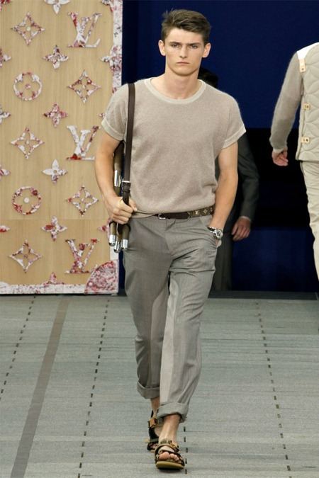 PARIS FASHION WEEK: LOUIS VUITTON SPRING 2012