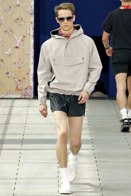 PARIS FASHION WEEK: LOUIS VUITTON SPRING 2012