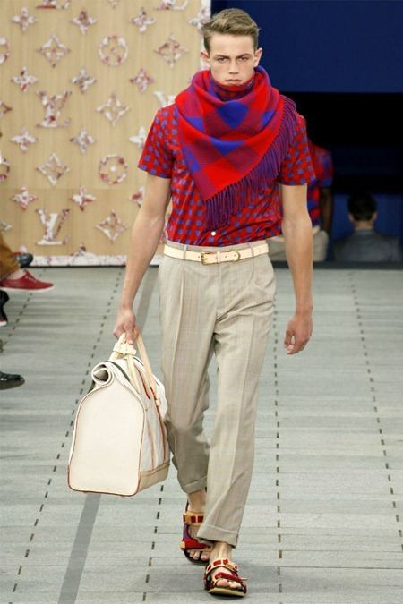 PARIS FASHION WEEK: LOUIS VUITTON SPRING 2012