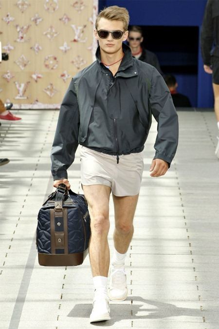 PARIS FASHION WEEK: LOUIS VUITTON SPRING 2012