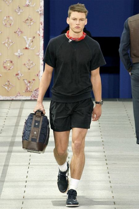 PARIS FASHION WEEK: LOUIS VUITTON SPRING 2012