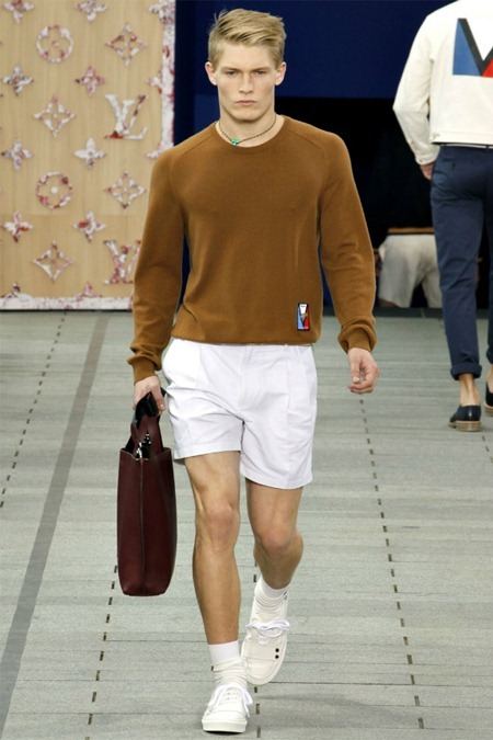PARIS FASHION WEEK: LOUIS VUITTON SPRING 2012