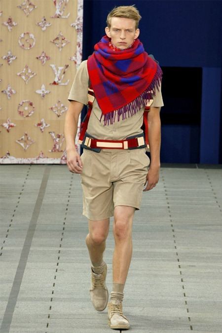 PARIS FASHION WEEK: LOUIS VUITTON SPRING 2012