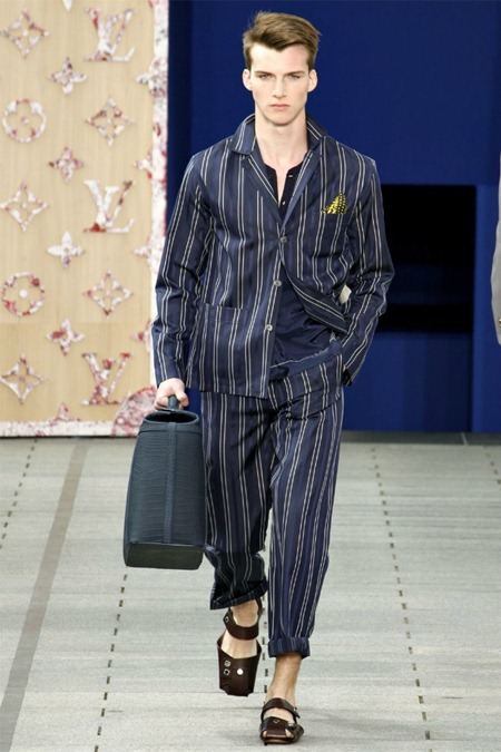 PARIS FASHION WEEK: LOUIS VUITTON SPRING 2012