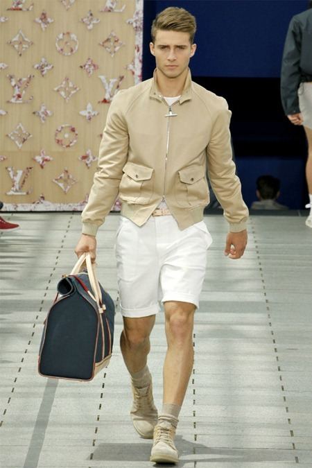 PARIS FASHION WEEK: LOUIS VUITTON SPRING 2012