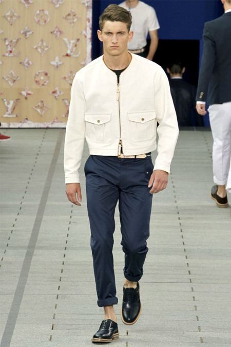 PARIS FASHION WEEK: LOUIS VUITTON SPRING 2012