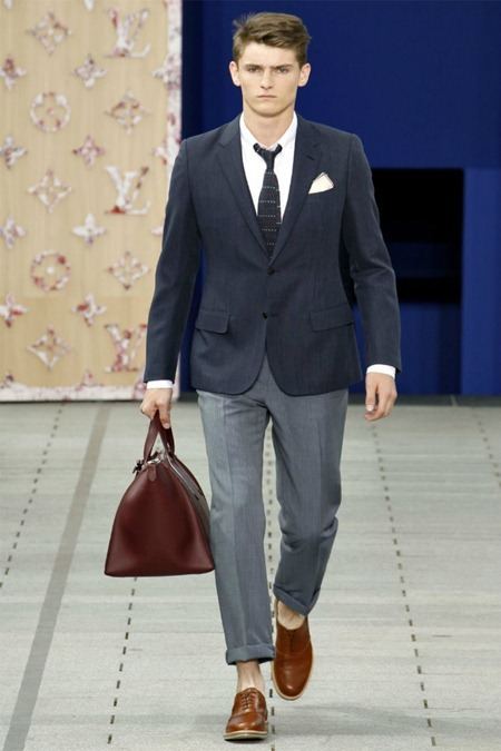 PARIS FASHION WEEK: LOUIS VUITTON SPRING 2012