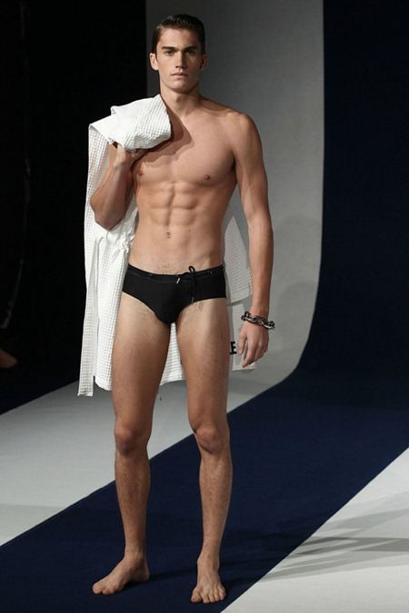 PARIS FASHION WEEK: ALEXIS MABILLE SPRING 2012