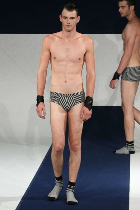 PARIS FASHION WEEK: ALEXIS MABILLE SPRING 2012