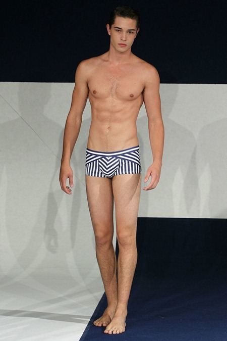 PARIS FASHION WEEK: ALEXIS MABILLE SPRING 2012