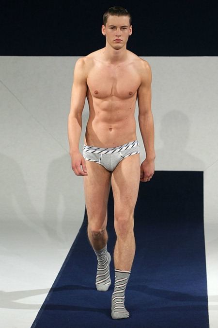 PARIS FASHION WEEK: ALEXIS MABILLE SPRING 2012