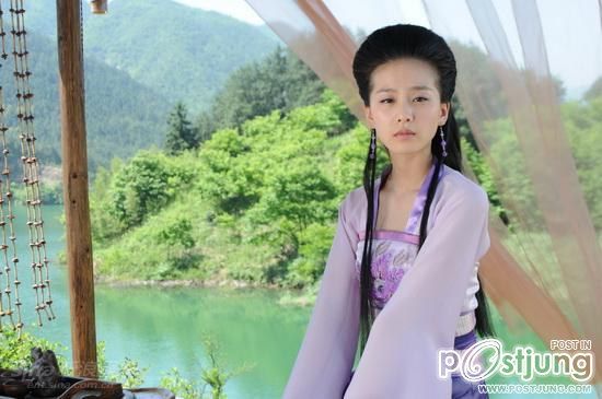 Liu Shi Shi / หลิว ซือ ซือ ดารานางเอกสาวอีกคนหนึ่งที่กำลังเทียบรัศมีกับยอดนางเอกอย่าง หลิว อี้ เฟย อยู่ในตอนนี้