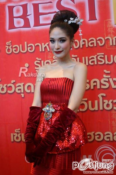 "PIC " ชมพู่ กับ พลอย" ชุดสีแดง รับ ตรุษจีน ! "