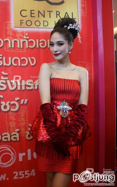 "PIC " ชมพู่ กับ พลอย" ชุดสีแดง รับ ตรุษจีน ! "
